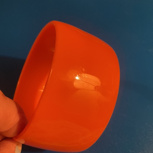 Bright orange bangle bracelet - Picture 2 of 3